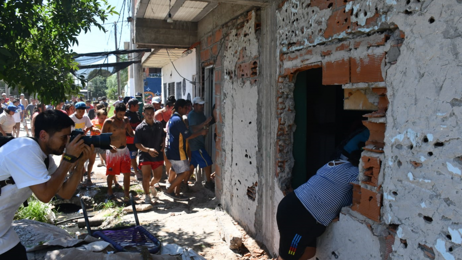 Rosario: Vecinos derriban bunkers tras el asesinato sicario del nene de 11 años Rosario: Vecinos derriban bunkers tras el asesinato sicario del nene de 11 años