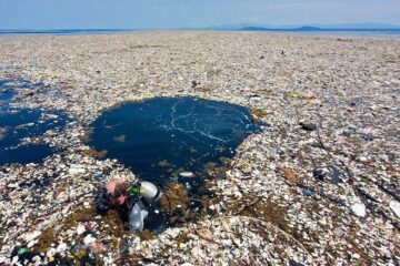Los océanos sufren una marejada de más de 170 billones de fragmentos plásticos