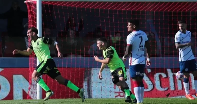 San Lorenzo perdió ante Barracas y no pudo acortar distancia con River San Lorenzo perdió ante Barracas y no pudo acortar distancia con River