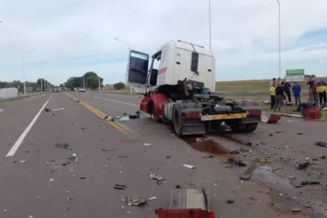 Choque de camiones en el cruce de las rutas 35 y 18