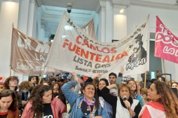 Docentes de SUTEBA disidente tomaron el ministerio de Educación, con reclamos para Kicillof