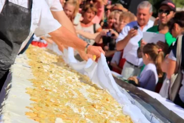 Kreppels, Kermesse y música: se viene el aniversario de Pueblo Santa María en Coronel Suárez