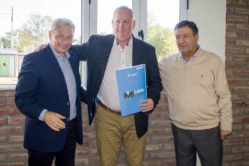 Rolón: Firman convenio para la construcción de 8 viviendas