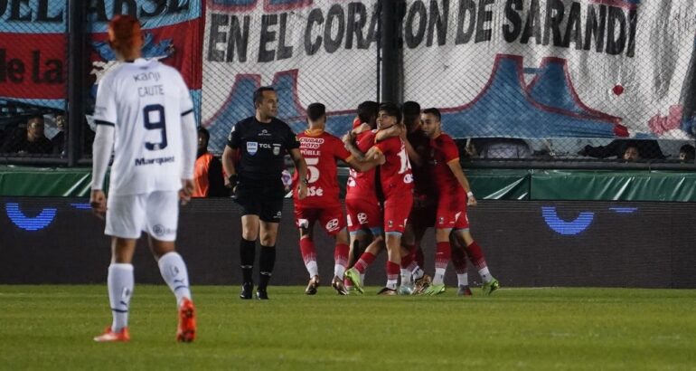 Arsenal volvió al triunfo ante Independiente. Arsenal volvió al triunfo ante Independiente.