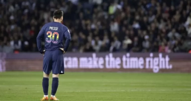 La hinchada de PSG silbó a Messi cada vez que la tocó La hinchada de PSG silbó a Messi cada vez que la tocó