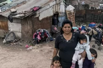La tasa de pobreza sería del 50% de la población sin la ayuda de los planes sociales La tasa de pobreza sería del 50% de la población sin la ayuda de los planes sociales