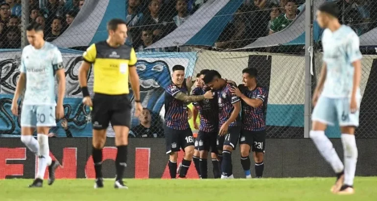 Racing se sigue hundiendo: perdió con Talleres y lleva seis partidos sin ganar Racing se sigue hundiendo: perdió con Talleres y lleva seis partidos sin ganar