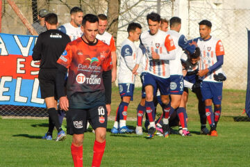 Deportivo Rivera no pudo con Peñarol y quedó eliminado