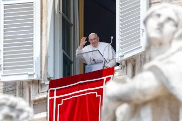 Francisco reapareció ante miles de fieles en el Vaticano