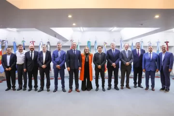 Los gobernadores peronistas rechazan la PASO y exigen lista de unidad Los gobernadores peronistas rechazan la PASO y exigen lista de unidad