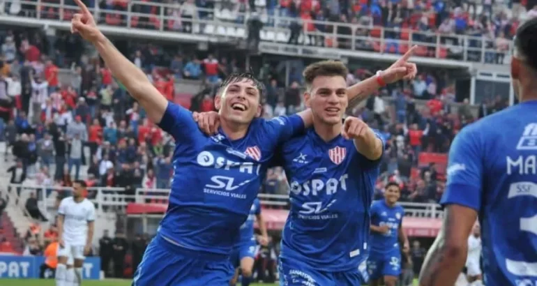 Unión goleó a Independiente en un partido clave en la zona baja Unión goleó a Independiente en un partido clave en la zona baja