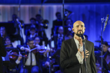 Abel Pintos presenta en el Colón «Alta en el cielo», los himnos patrios