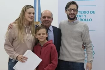 La Provincia entregó viviendas en Coronel Suárez