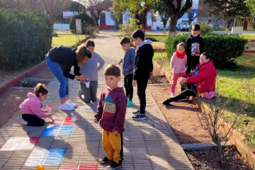 «Pinta Rayuela» en Villa Maza: homenaje a 60 años de la publicación del libro de Cortázar