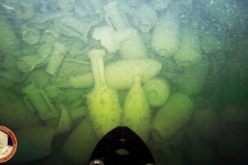 Descubren un barco romano de 2.000 años de antigüedad con parte de su carga intacta