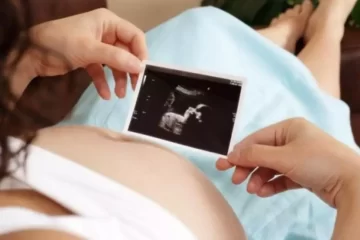 El secreto del primer trimestre: ¿por qué se oculta el embarazo hasta que es ‘más seguro’?