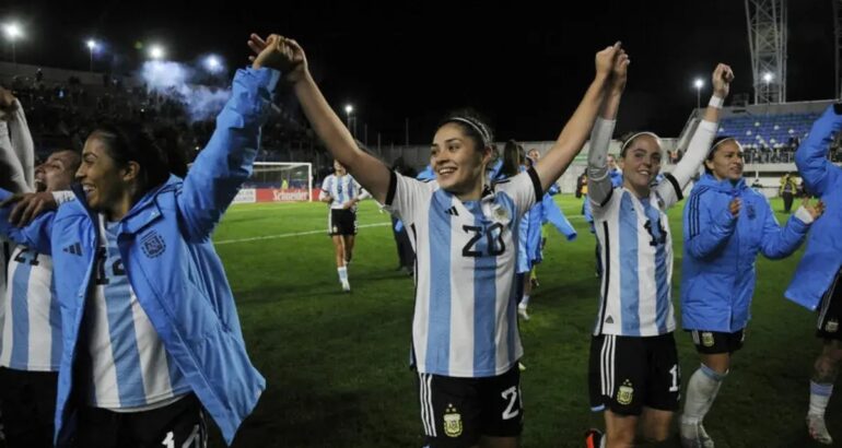 Argentina juega ante Sudáfrica en busca de su primera victoria en un Mundial femenino Argentina juega ante Sudáfrica en busca de su primera victoria en un Mundial femenino