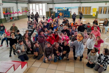 Vacaciones de Invierno: Los peques de San Miguel y Gascón se divirtieron con la compañía de títeres La Valija Vacaciones de Invierno: Los peques de San Miguel y Gascón se divirtieron con la compañía de títeres La Valija