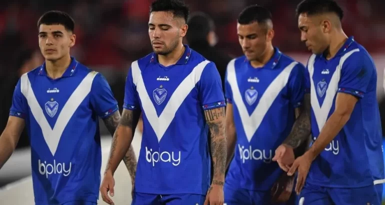 Escándalo en Vélez: la barra agredió a los jugadores y varios quieren dejar el club Escándalo en Vélez: la barra agredió a los jugadores y varios quieren dejar el club