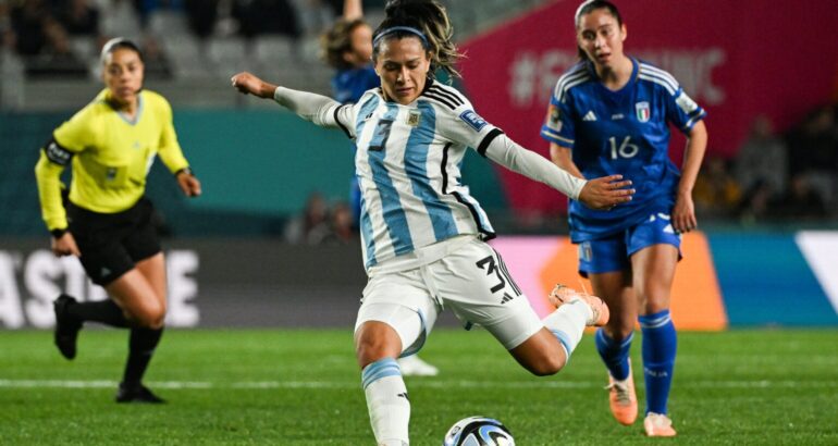 Argentina debutó con derrota ante Italia en el Mundial Argentina debutó con derrota ante Italia en el Mundial