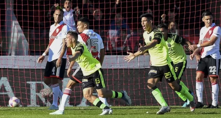 Barracas se hizo fuerte de local y le ganó al líder River Barracas se hizo fuerte de local y le ganó al líder River