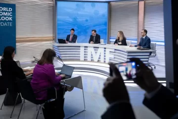 El FMI pronosticó que la economía de Argentina caerá 2,5% en 2023 y la inflación será 120%