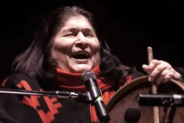En el día de su cumpleaños, se publicó ‘Mercedes Florecida’, un tributo colectivo a Mercedes Sosa