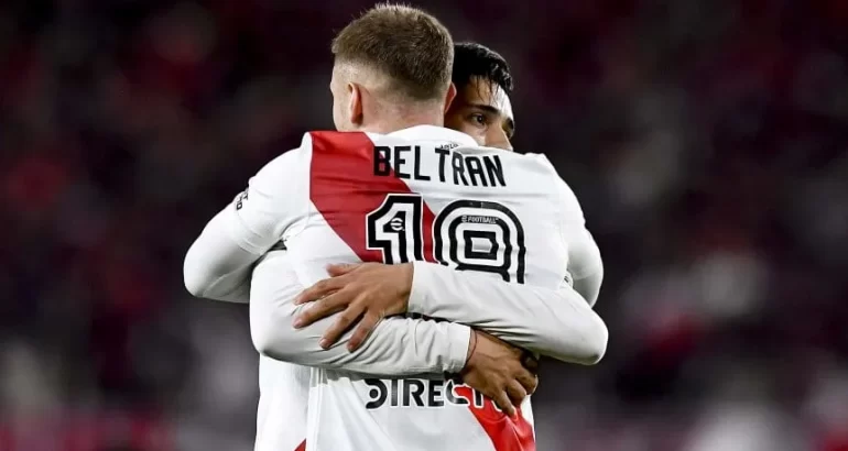 River festejó el título de la Liga con una victoria ante Racing River festejó el título de la Liga con una victoria ante Racing