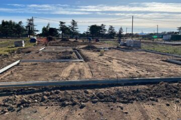 Tornquist: Comenzó la construcción de 32 viviendas y una piscina municipal