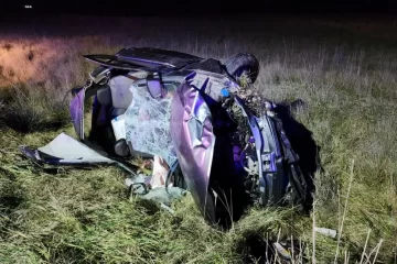 Un auto volcó cerca de Pringles y su conductor resultó herido