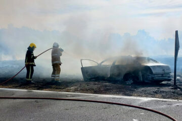 Un auto volcó y se incendió en la Ruta 60