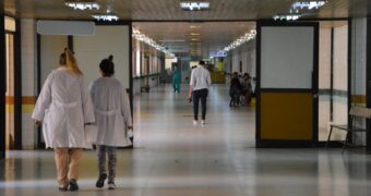 Preocupa el aumento de pacientes mayores: las terapias intensivas alcanzan una ocupación del 80% en la Provincia Preocupa el aumento de pacientes mayores: las terapias intensivas alcanzan una ocupación del 80% en la Provincia