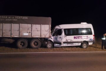 Dos heridos en un fuerte choque entre una combi y un camión cerca de Saldungaray
