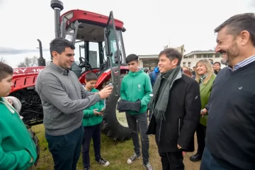 Kicillof reivindicó sus políticas para la educación agraria: «El ajuste opositor es que no haya ni tractores ni inversión» Kicillof reivindicó sus políticas para la educación agraria: «El ajuste opositor es que no haya ni tractores ni inversión»