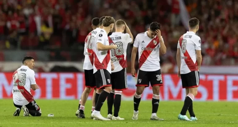River no hizo pie en Brasil y quedó eliminado de la Copa Libertadores en una eterna tanda de penales River no hizo pie en Brasil y quedó eliminado de la Copa Libertadores en una eterna tanda de penales