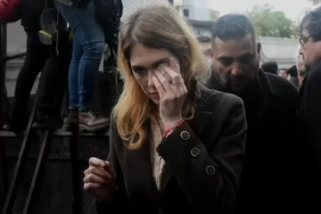 Rociaron con nafta a una candidata a diputada de La Libertad Avanza en la Legislatura