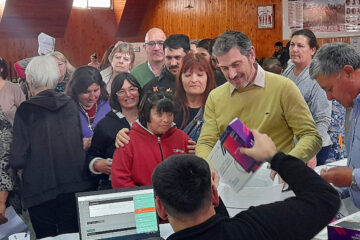 Fabio Fernández entregó 400 Tablets del Programa «Conectando con Vos» en Adolfo Alsina