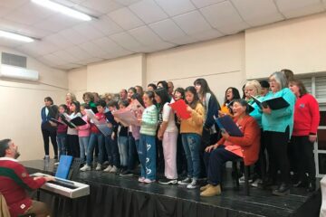 El Coro Infantil Municipal debutó a Sala Llena en Carhué El Coro Infantil Municipal debutó a Sala Llena en Carhué