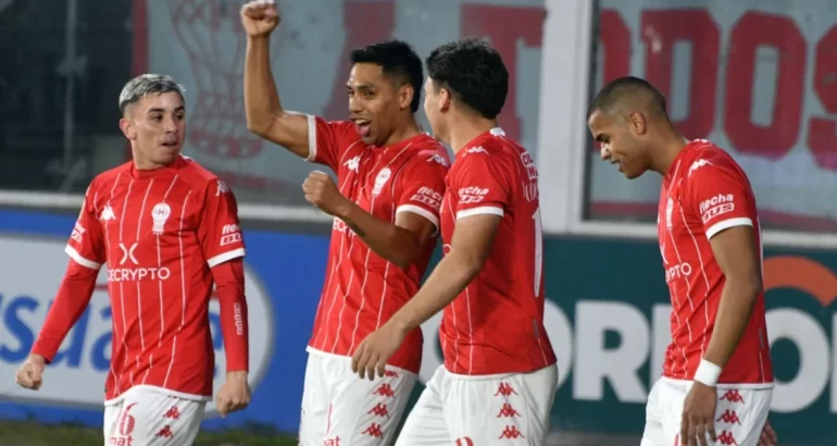 Huracán goleó a Racing y lo eliminó de la Copa Argentina Huracán goleó a Racing y lo eliminó de la Copa Argentina