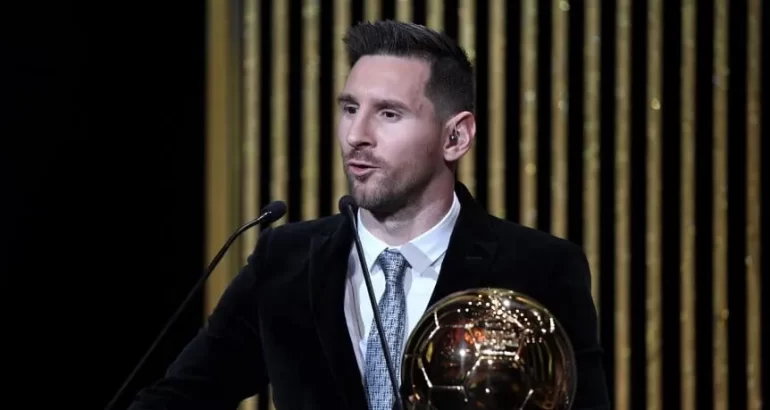 Con Messi, Dibu Martínez, Julián Álvarez y Lautaro Martínez, se conoció la lista de los nominados al Balón de Oro Con Messi, Dibu Martínez, Julián Álvarez y Lautaro Martínez, se conoció la lista de los nominados al Balón de Oro