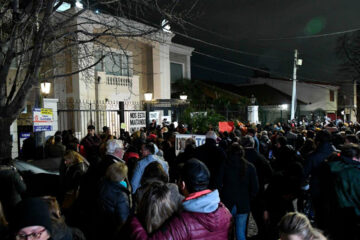 Masiva marcha frente a la casa de Lotocki para exigir que “vaya preso”