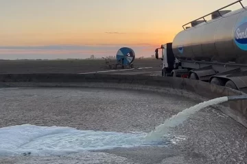 Por conflicto gremial en SanCor, tiraron 100 mil litros de leche