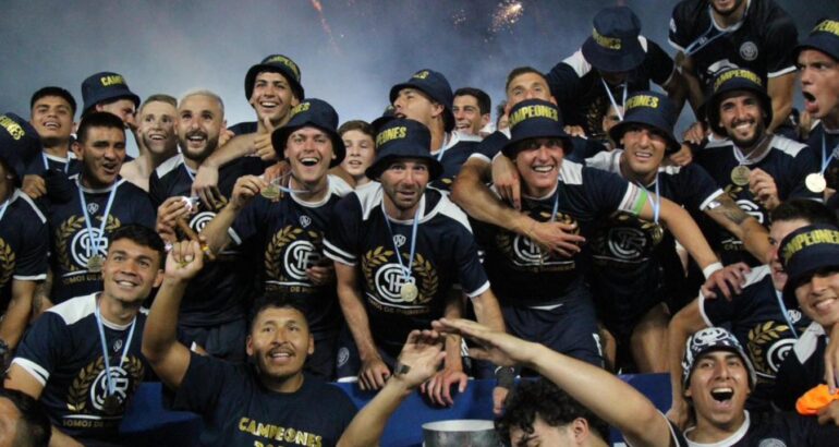 Independiente Rivadavia se coronó campeón y ascendió a Primera División Independiente Rivadavia se coronó campeón y ascendió a Primera División