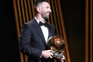 Messi y la dedicatoria a Diego: «Esto también es para vos»