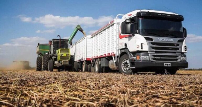 El costo de transportar granos en camiones se lleva hasta un 30% del valor de la cosecha El costo de transportar granos en camiones se lleva hasta un 30% del valor de la cosecha