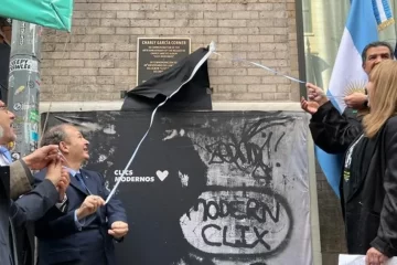 Esquina Charly García: Nueva York brindó tributo a la leyenda del rock argentino