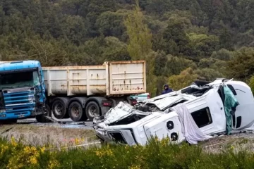 Tragedia en la ruta hacia los Siete Lagos: seis turistas muertos