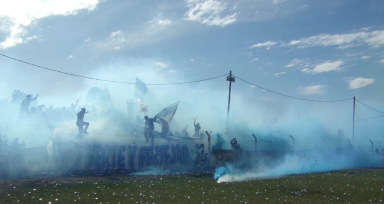 LRF: El Tribunal de Penas sancionó a 4 jugadores de Peñarol y espera informes por los disturbios en la cancha LRF: El Tribunal de Penas sancionó a 4 jugadores de Peñarol y espera informes por los disturbios en la cancha