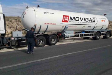 Susto en la Ruta 33 por la falla mecánica de un camión de GLP Susto en la Ruta 33 por la falla mecánica de un camión de GLP