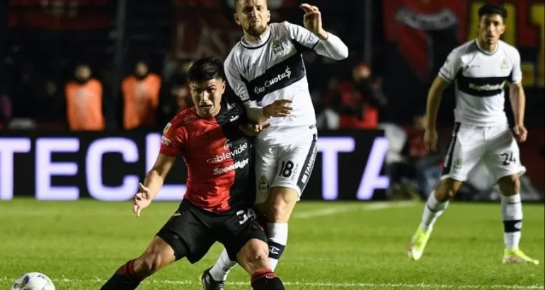 Colón y Gimnasia definirán quien desciende en un desempate Colón y Gimnasia definirán quien desciende en un desempate